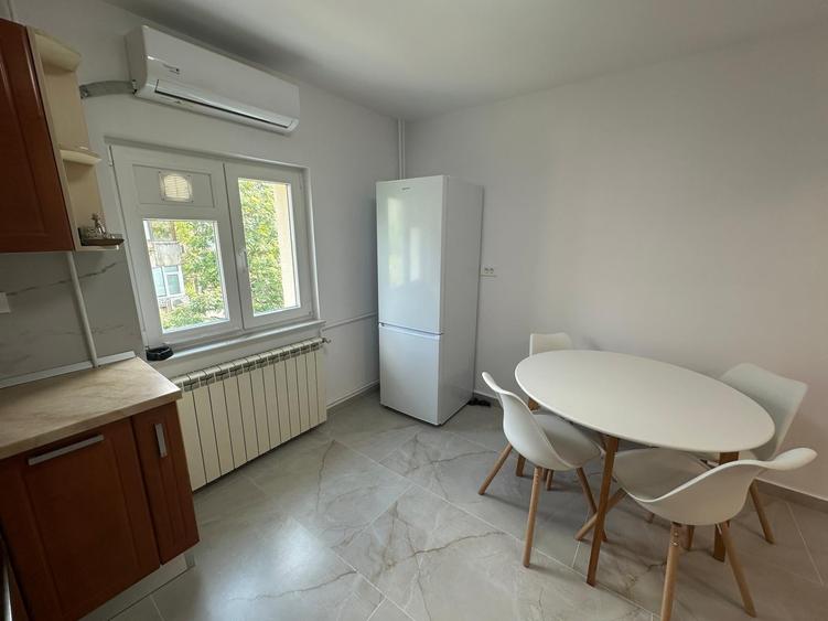 Apartament cu 2 camere decomandat, mobilat în Vitan Mall