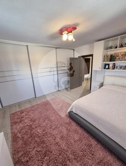 Apartament cu 4 camere decomandat, mobilat în Aurel Vlaicu
