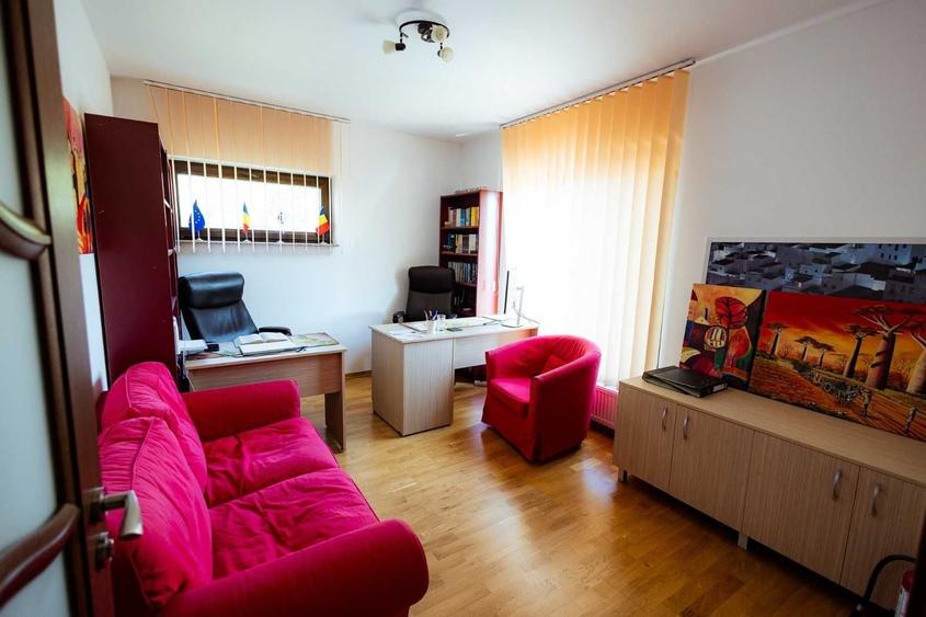 Casă cu 4 camere în Exterior Vest