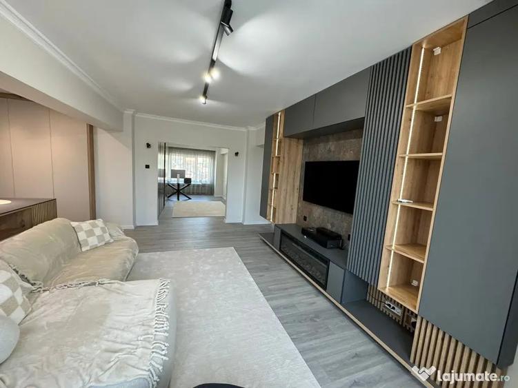 Apartament cu 4 camere decomandat în Central