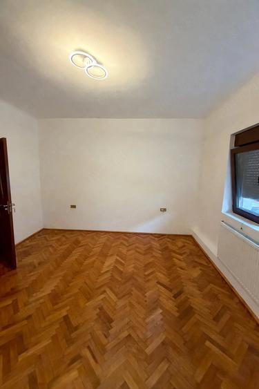 Casă cu Teren 350 Mp în Central