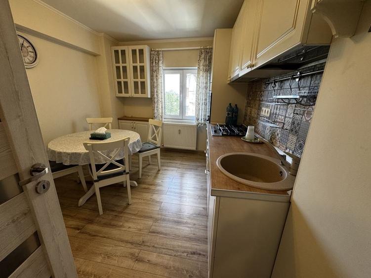 Apartament cu 3 camere decomandat în Ultracentral