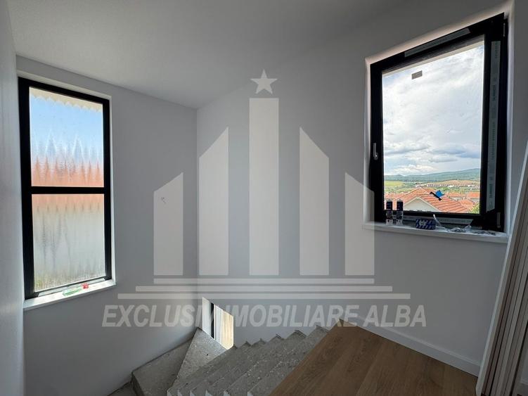 Casă individuală cu 5 camere cu Canalizare în Cetate