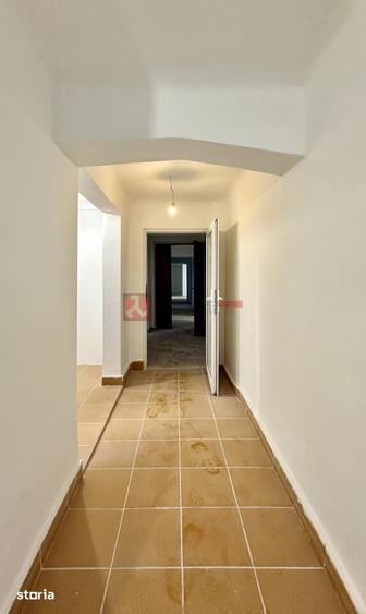 Spațiu comercial, de 884 mp, în Astra