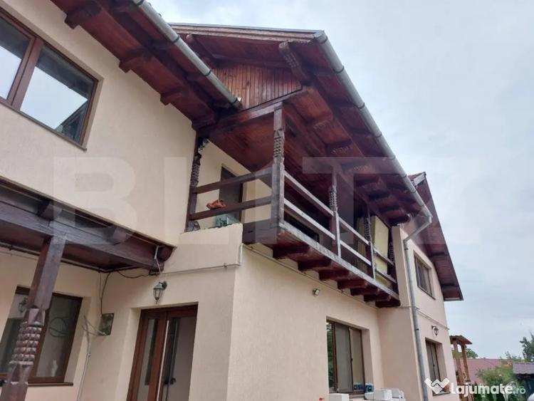 Casă cu 7 camere cu Teren 900 Mp în Săcele