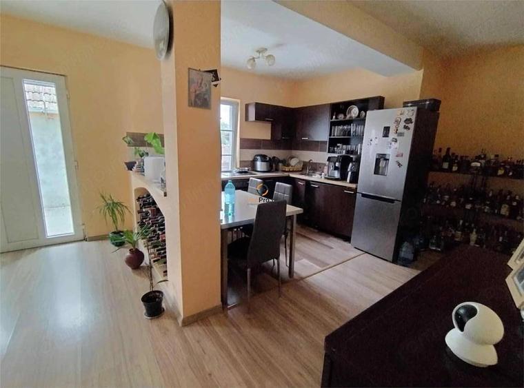 Casă cu Teren 2656 Mp în Cenei