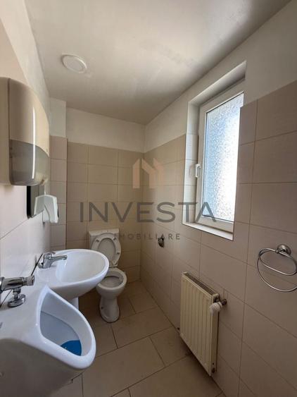 Casă individuală cu 15 camere cu Canalizare în Central