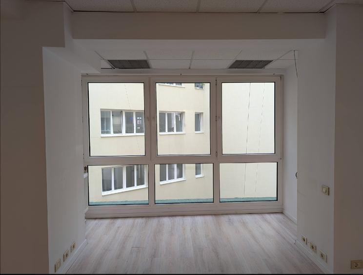Birou, de 377.23001098633 mp, în Universitate