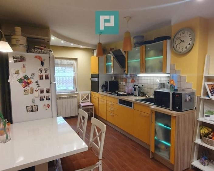 Apartament cu 3 camere decomandat, mobilat în P-ța Doina