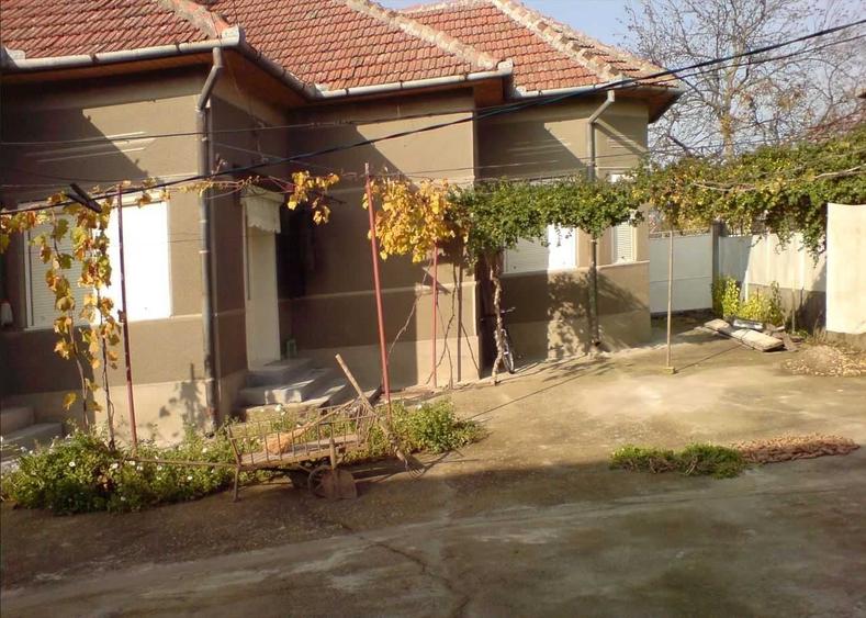 Casă cu 4 camere în Cermei