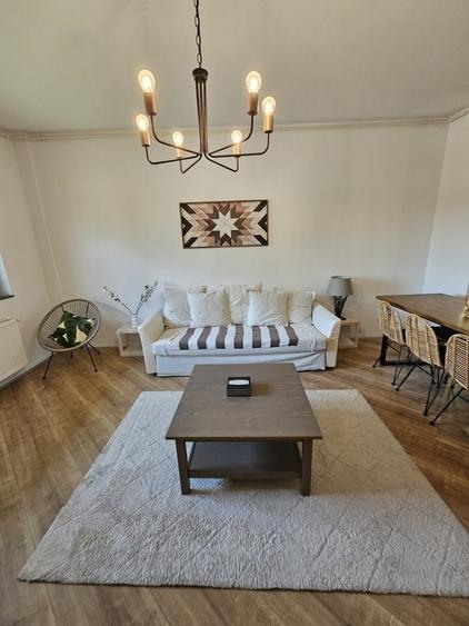 Apartament cu 2 camere decomandat, mobilat în Central