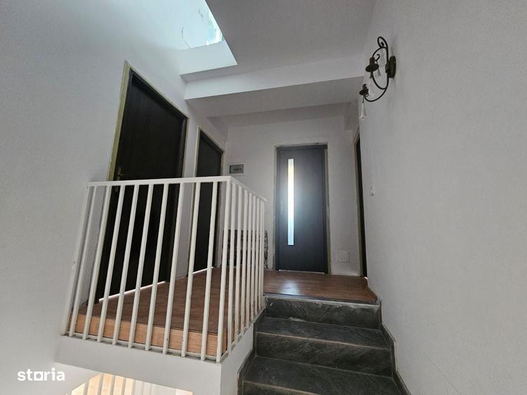 Casă cu 4 camere în Băneasa