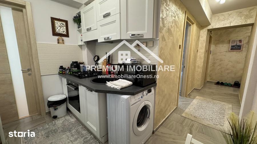 Apartament spa?ios cu 3 camere One?ti, zona centrala - 10