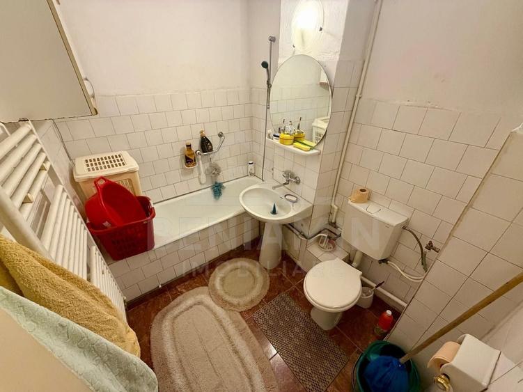 4 camere decomandate - Craiovita Noua - etaj 2 cu 2 bai - bloc 1982 - - 8