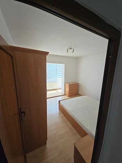Apartament cu 3 camere decomandat, mobilat în Complex Studențesc