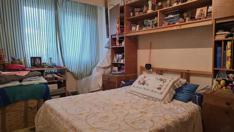 Apartament cu 4 camere semidecomandat în Gojdu