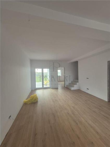Duplex cu 4 camere cu Teren 375 Mp în Moșnița Nouă