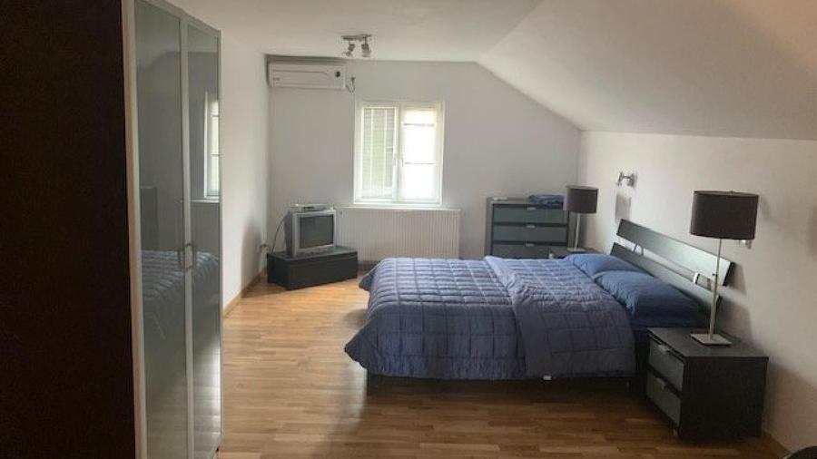 Casă individuală cu 5 camere cu Teren 375 Mp în Nord