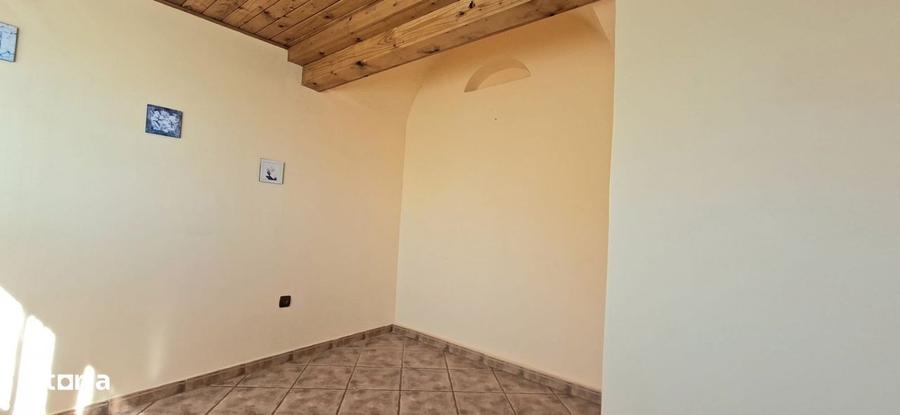 Apartament cu 3 camere, mobilat în Central