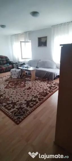 Apartament cu 3 camere nedecomandat în Central