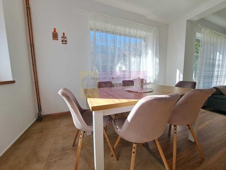 Casă individuală cu 7 camere cu Canalizare în Piatra Arsă