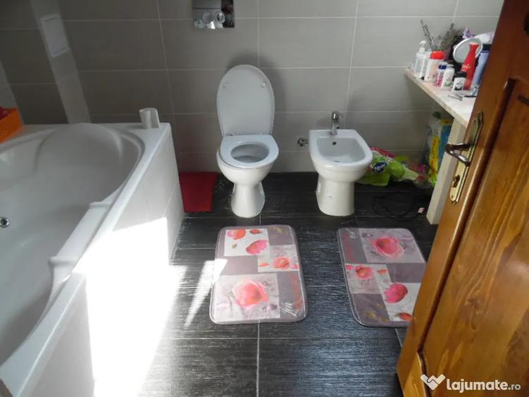 Casă cu 4 camere cu Teren 1700 Mp în Călugareni