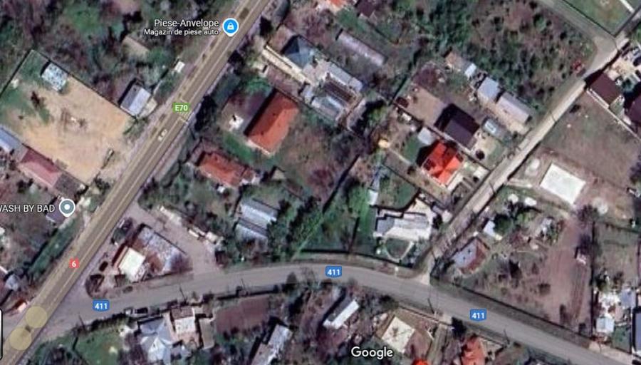 Casă cu 2 camere cu Teren 1600 Mp în Central