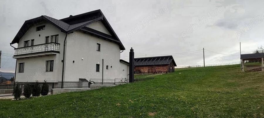 Casă cu 5 camere cu Teren 5800 Mp în Podu Coșnei