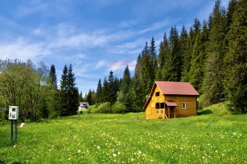 Casă individuală cu 3 camere cu Teren 2237 Mp în Poiana Horea