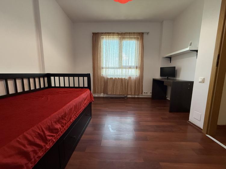 Apartament cu 3 camere semidecomandat, mobilat în Doamna Ghica