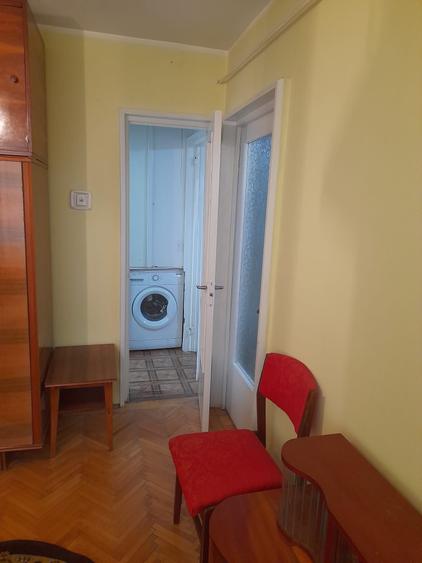 Apartament cu 2 camere semidecomandat în Galați