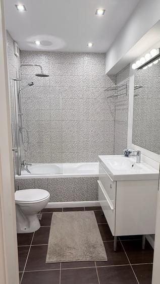 Apartament cu 3 camere decomandat în Tei