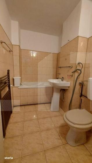 Apartament cu 3 camere semidecomandat în Central