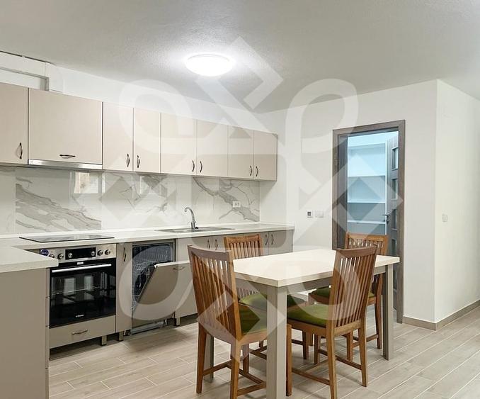 Apartament cu 3 camere semidecomandat, mobilat în Ultracentral
