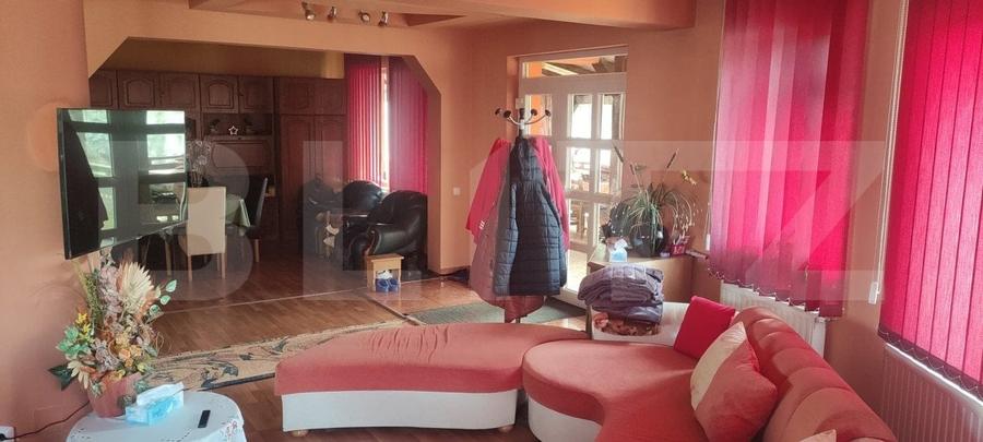 Casă individuală cu 6 camere cu Piscina în Nufărul
