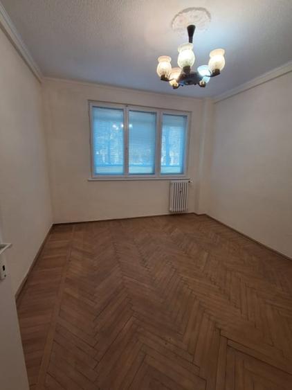 Apartament cu 3 camere decomandat în Andrei Mureșanu