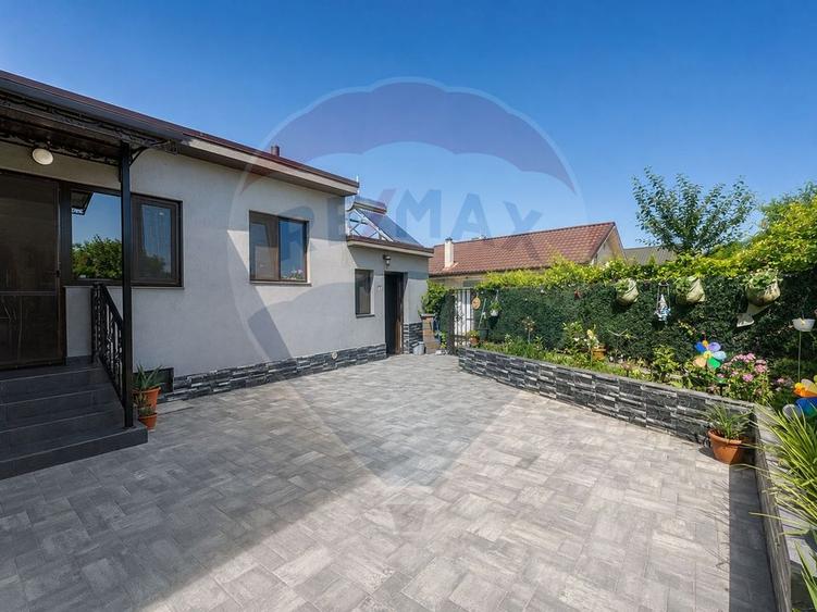 Casă individuală cu 5 camere cu Teren 248 Mp în Corbu