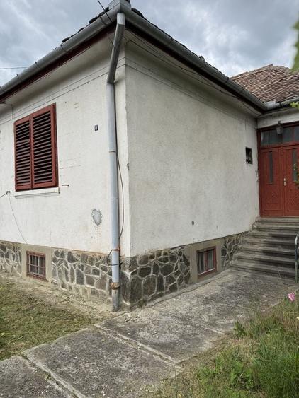 Casă cu 4 camere în Sub Arini