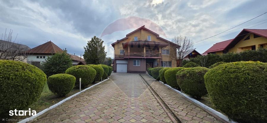 Casă cu 5 camere cu Teren 3156 Mp în Gura Ocniței