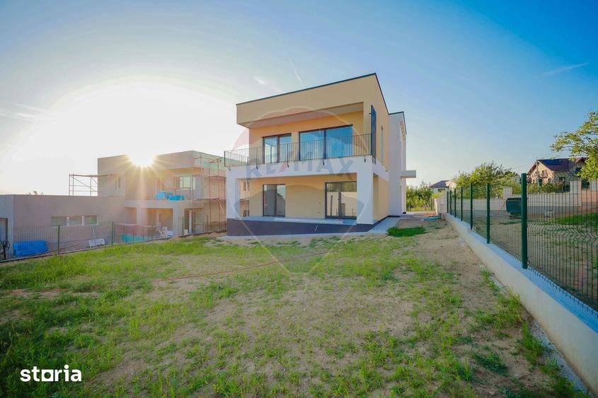 Casă cu 4 camere cu Teren 575 Mp în Iorga