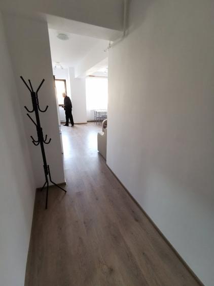 Apartament cu 3 camere semidecomandat în Păcurari