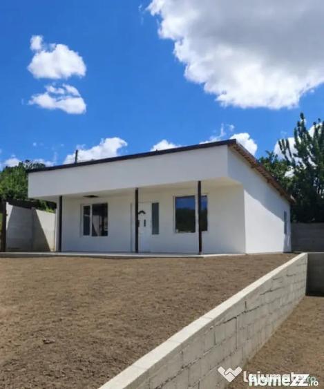 Casă cu 3 camere cu Teren 1500 Mp în Central