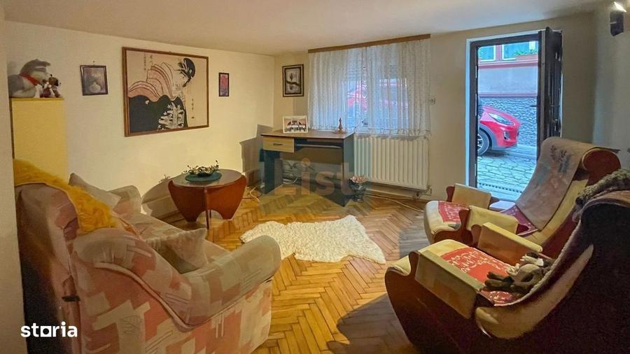 Casă cu 4 camere în Central