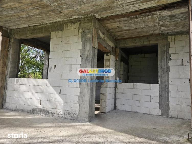 Casă cu 4 camere cu Teren 2100 Mp în Răzvad