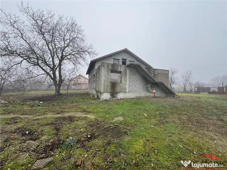 Casă cu 4 camere cu Teren 2000 Mp în Rădulești