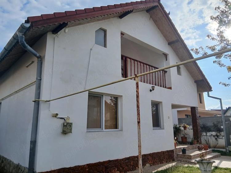 Casă cu Teren 300 Mp în Preajba