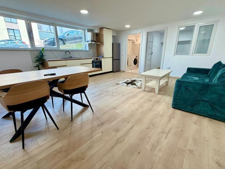 Apartament cu 3 camere decomandat, mobilat în Iris
