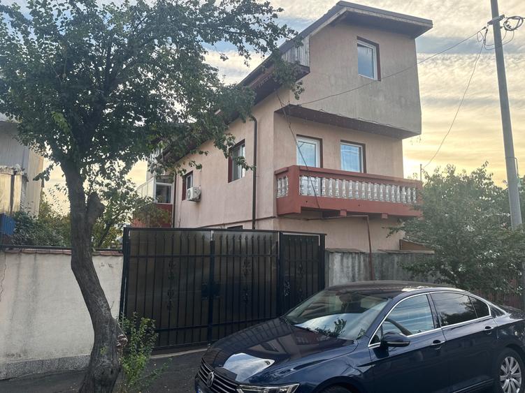 Casă cu 4 camere în Central