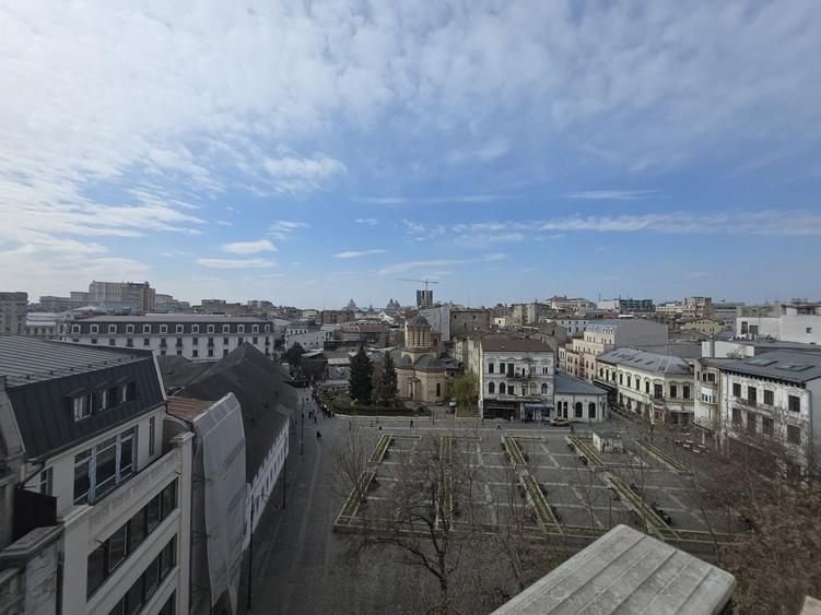 Apartament cu 3 camere semidecomandat, mobilat în