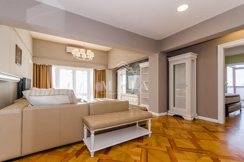 Penthouse cu 4 camere decomandat în Mihai Viteazul